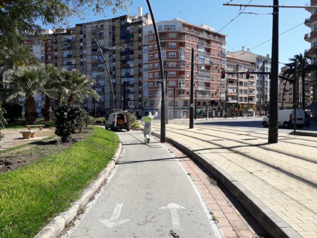 Alumbrado Público limpia y desinfecta los soportes de las farolas de los espacios más transitados del término municipal - 4, Foto 4