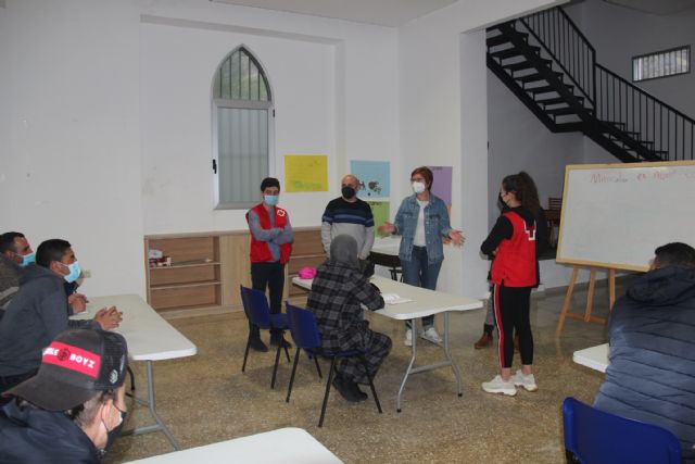 En marcha las clases de español para inmigrantes que imparte Cruz Roja mediante el convenio con el Ayuntamiento de Jumilla - 2, Foto 2