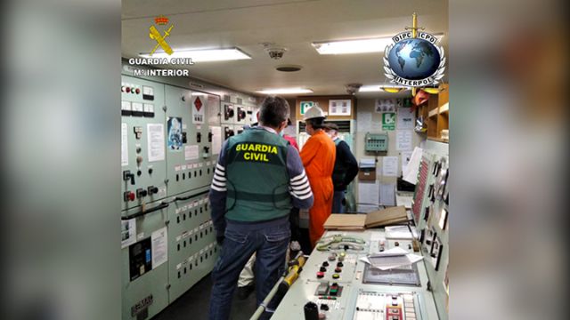 La Guardia Civil detiene e investiga a 69 personas por delitos vinculados a la  contaminación marina - 1, Foto 1