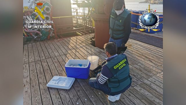 La Guardia Civil detiene e investiga a 69 personas por delitos vinculados a la  contaminación marina - 3, Foto 3