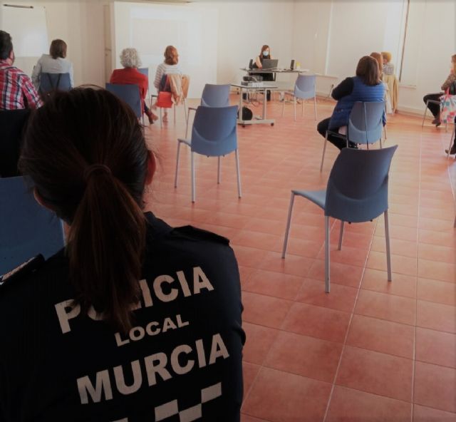 Un centenar de funcionarios del Ayuntamiento se forman en igualdad - 1, Foto 1