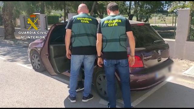 La Guardia Civil detiene a un experimentado delincuente como presunto autor de una quincena de robos en el interior de vehículos - 3, Foto 3