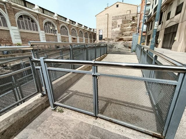 Huermur denuncia la pertinaz inundación y la falta de horario de apertura de la muralla de Verónicas - 2, Foto 2