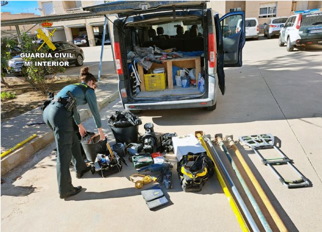 La Guardia Civil desarticula un grupo criminal al que atribuye 24 robos y hurtos en el interior de vehículos - 5, Foto 5