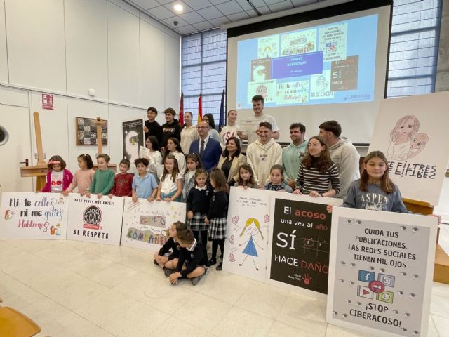Ocho centros ganan la III edición del concurso 'Frases Mayúsculas' dirigido a  mejorar la convivencia en las aulas - 1, Foto 1