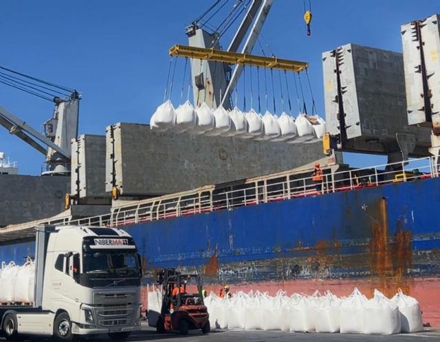El Puerto de Cartagena acoge una gran operativa de descarga de 23.000 toneladas de azúcar ensacada - 1, Foto 1