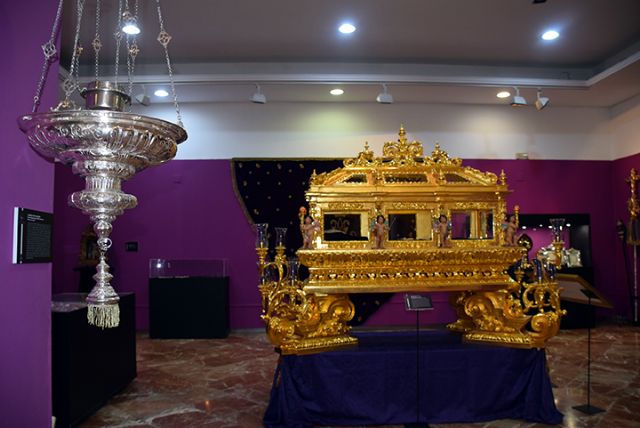 Procesiones Sevilla . La muestra que conmemora el cincuentenario de la Coronación de la Virgen de la Soledad de Gerena, abrió al público y se extenderá hasta el próximo 5 de mayo - 2, Foto 2