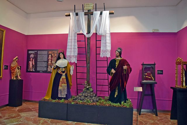 Procesiones Sevilla . La muestra que conmemora el cincuentenario de la Coronación de la Virgen de la Soledad de Gerena, abrió al público y se extenderá hasta el próximo 5 de mayo - 4, Foto 4