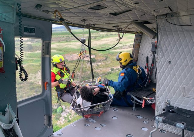 Rescatan a un senderista en el Estrecho de Bolvonegro (Moratalla) - 1, Foto 1