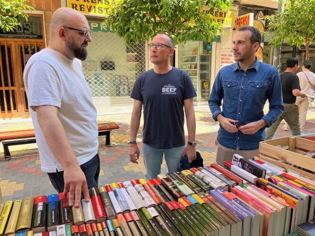 Librerías y autores se dan cita en la Feria del Libro - 1, Foto 1