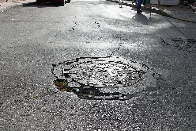 El PSOE exige al Gobierno local que actúe ya en San Miguel ante el hundimiento de calles y las filtraciones en viviendas - 2, Foto 2