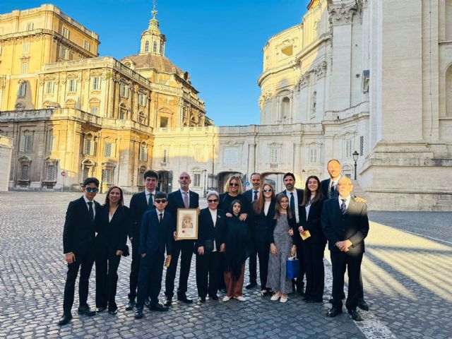 El Paso Blanco hace entrega al Papa León XIV de un cuadro de la Virgen de la Amargura como testimonio de fe y devoción de Lorca - 4, Foto 4