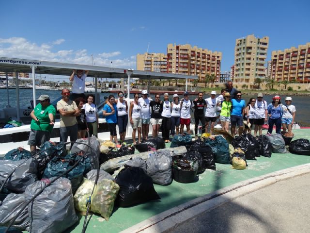 30 voluntarios de ANSE y WWF retiran casi una tonelada de residuos de la Caleta del Estacio (La Manga) - 1, Foto 1