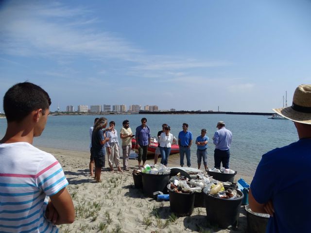 30 voluntarios de ANSE y WWF retiran casi una tonelada de residuos de la Caleta del Estacio (La Manga) - 3, Foto 3