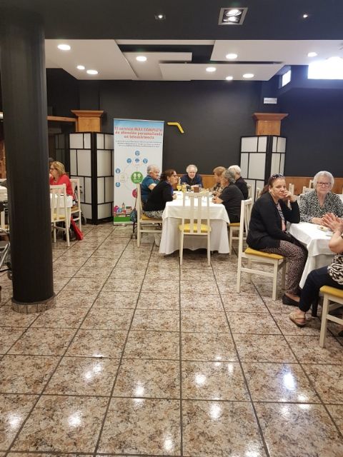 Cerca de 40 personas participan en la charla del servicio de Teleasistencia, Foto 1