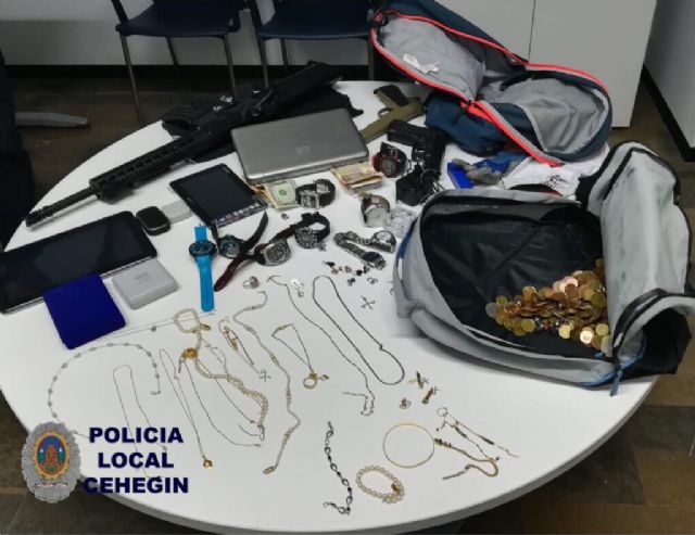 La Policía Local detiene in fraganti a dos menores cuando perpetraban un robo en el interior de una vivienda - 1, Foto 1