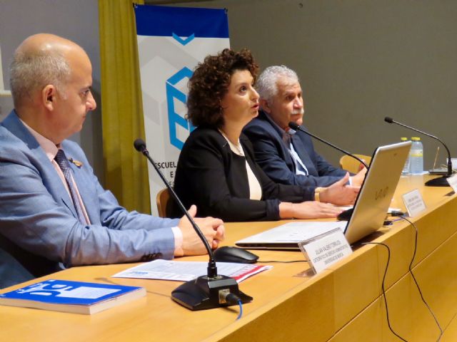 Una jornada de la Comunidad muestra a los empleados de los ayuntamientos las medidas para poner en marcha la administración electrónica - 1, Foto 1