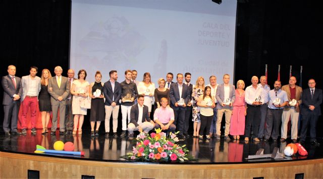 Los velocistas del Nutribán Sociedad Atlética Alcantarilla, Sergio López y Celia Cárceles, deportistas más destacados en los Premios al Mérito Deportivo de la Ciudad de Alcantarilla 2017 - 1, Foto 1