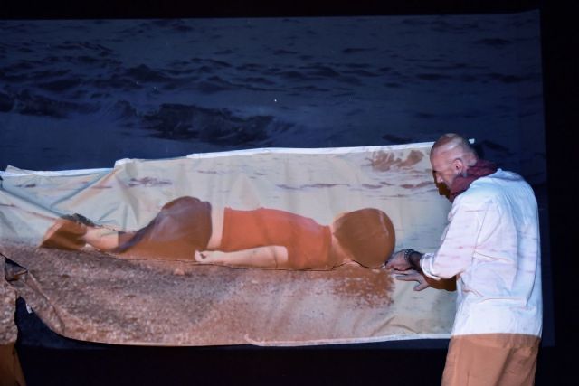 El performance ´Aylan K´ acerca el problema de los refugiados sirios a través del arte - 1, Foto 1