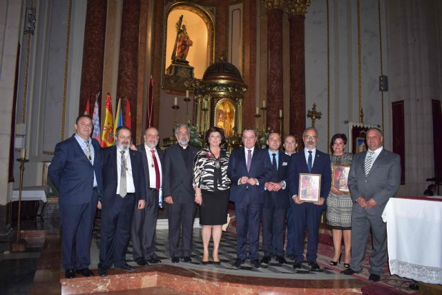 Las fiestas del barrio murciano de San Andrés acogen el acto de entrega de la bandera de Caravaca a la Virgen de la Arrixaca - 2, Foto 2