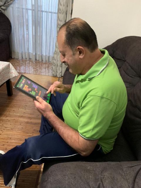 Apandis distribuye tablets entre las personas con discapacidad intelectual para seguir apoyándoles durante el confinamiento - 2, Foto 2