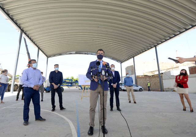 Avanzan las obras para instalar la nueva cubierta de la pista polideportiva del colegio público de Puebla de Soto - 1, Foto 1
