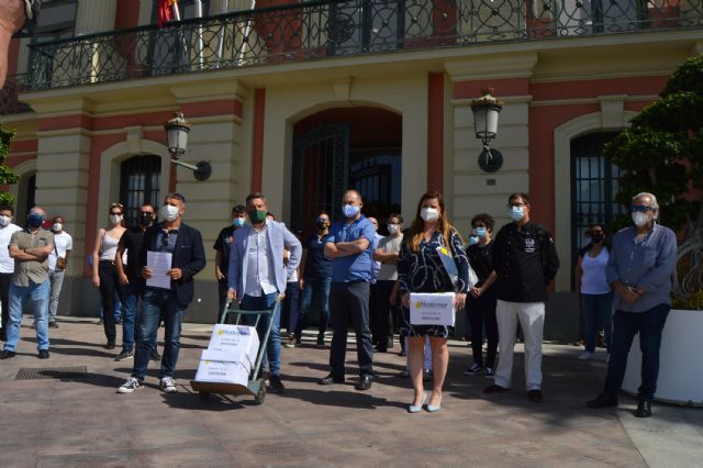 Una hostelería en la UCI entrega las llaves de sus negocios a Ballesta como protesta por su pasividad ante el sector - 1, Foto 1