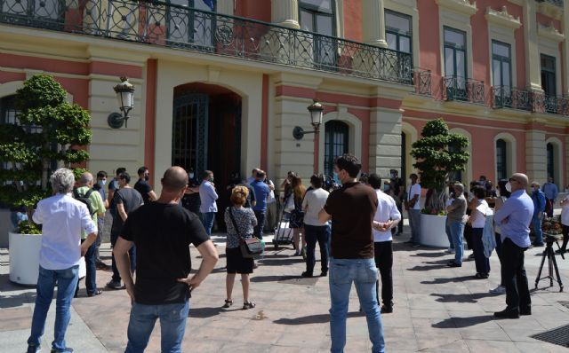 Una hostelería en la UCI entrega las llaves de sus negocios a Ballesta como protesta por su pasividad ante el sector - 2, Foto 2