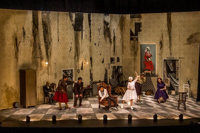 La sumisión y el porvenir está en los huevos de Eugéne Ionesco - 2, Foto 2