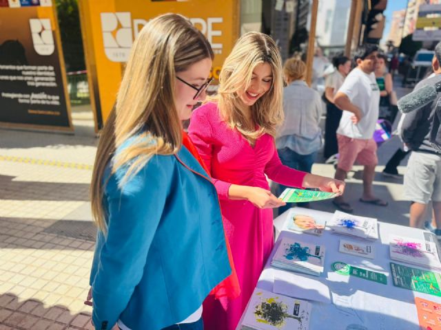 Reparto de folletos y actividades en Lorca para concienciar sobre los riesgos del tabaco y fomentar hábitos de vida saludables - 2, Foto 2