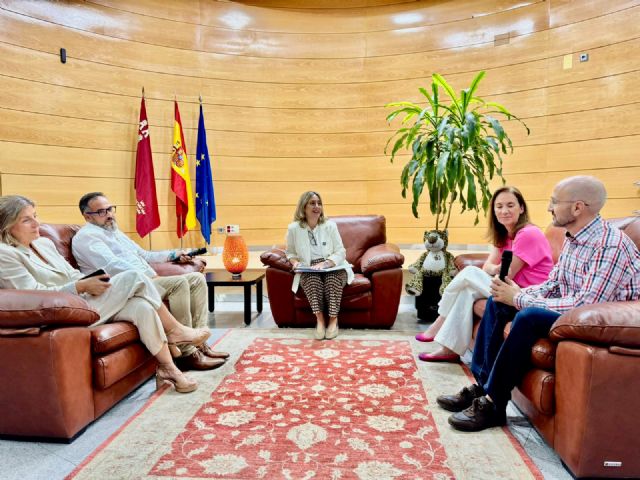 Pol�tica Social impulsa una nueva modalidad de adopci�n y acogimiento familiar para reforzar el v�nculo de los menores con su familia de origen, Foto 2
