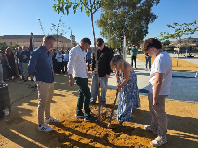 El arquitecto lorquino Juan José Mi&ntilde;arro Pe&ntilde;as da nombre al Centro de Deportes Urbanos de Santa Clara como homenaje a su legado profesional y humano - 2, Foto 2