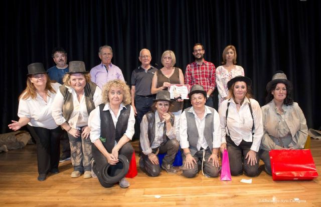 El Aula de Teatro del Desván bajó el telón del curso con una obra, un recital y el Premio Pata de Gallo - 2, Foto 2