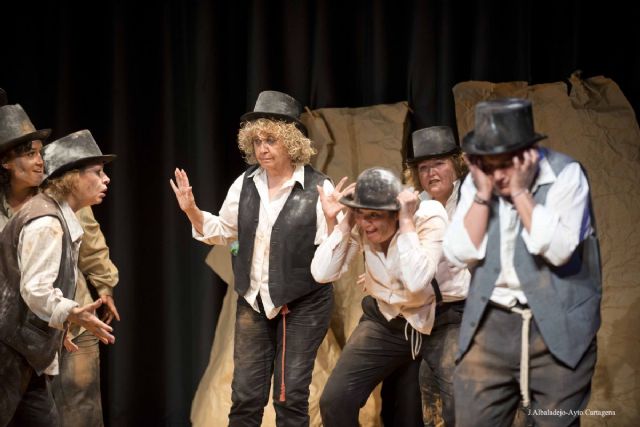 El Aula de Teatro del Desván bajó el telón del curso con una obra, un recital y el Premio Pata de Gallo - 3, Foto 3