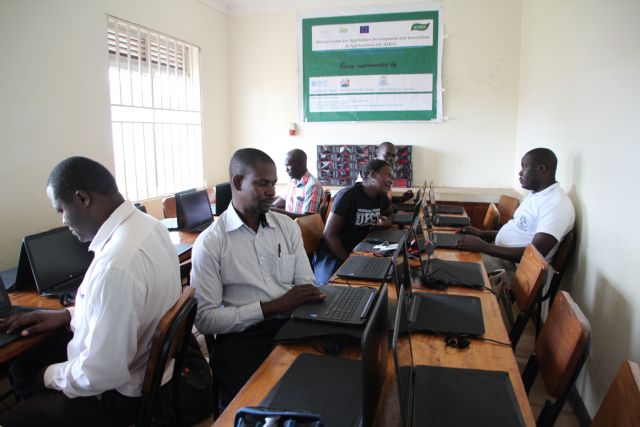 La UPCT monta en Uganda salas de docencia multimedia - 1, Foto 1