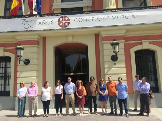 Unión de todos los grupos políticos del Ayuntamiento de Murcia ante los ataques terroristas de Estambul - 1, Foto 1