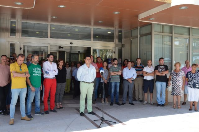 El Ayuntamiento de San Javier guardó un minuto de silencio en solidaridad con las víctimas del atentado terrorista en Estambul - 1, Foto 1