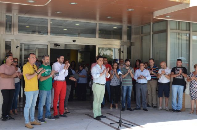 El Ayuntamiento de San Javier guardó un minuto de silencio en solidaridad con las víctimas del atentado terrorista en Estambul - 2, Foto 2