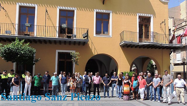 Alcantarilla también se manifestó para condenar los atentados de ayer en el aeropuerto de Estambul - 1, Foto 1