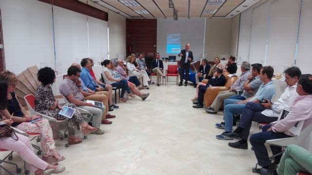 La Comunidad pone en marcha el primer plan para modernizar el sector del mueble, fomentar su internacionalización y la creación de empleo - 1, Foto 1