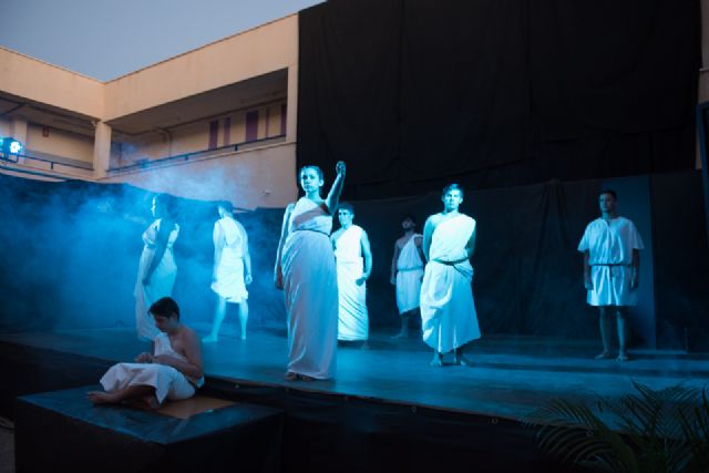 El grupo de teatro del IES el Carmen de Murcia gana el primer concurso regional escolar Antonio Helln, Foto 4