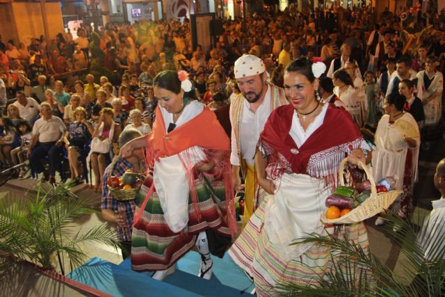 Cientos de pinatarenses honran a San Pedro Apóstol en la tradicional ofrenda de frutos - 4, Foto 4
