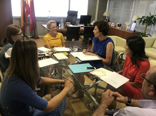 La Alcaldesa y la consejera de Educación se reúnen para planificar nuevos proyectos en materia educativa - 1, Foto 1