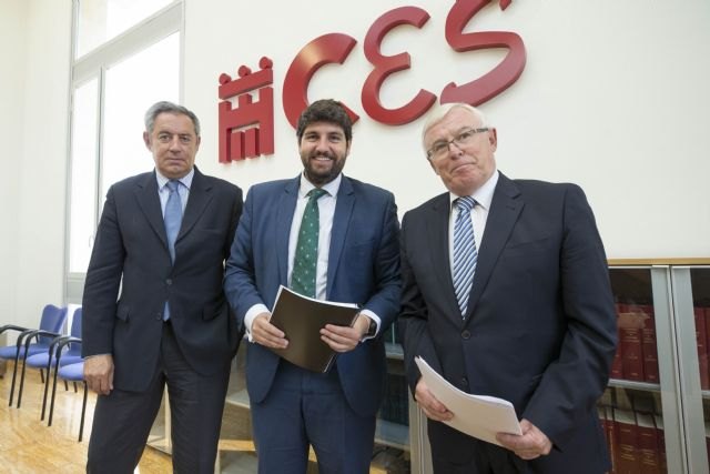 López Miras asegura: el Gobierno regional analizará con detalle las aportaciones del CES y las tendrá en cuenta en su toma de decisiones - 1, Foto 1