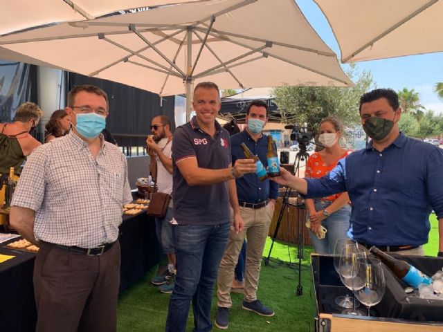 El alcalde José Miguel Luengo celebra la aparición de Bringdis, una empresa dedicada al servicio de reparto de bebidas a domicilio que promueve los envases retornables - 2, Foto 2