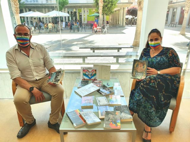 La Red de Bibliotecas Municipales de Lorca amplía sus fondos con la adquisición de nuevos ejemplares de temática LGTBI - 2, Foto 2
