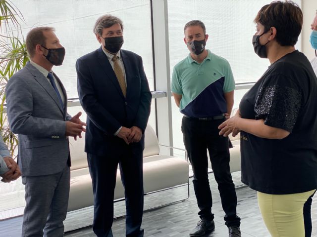 La Concejalía de Comercio se reúne con el nuevo Director General en el Consistorio - 1, Foto 1