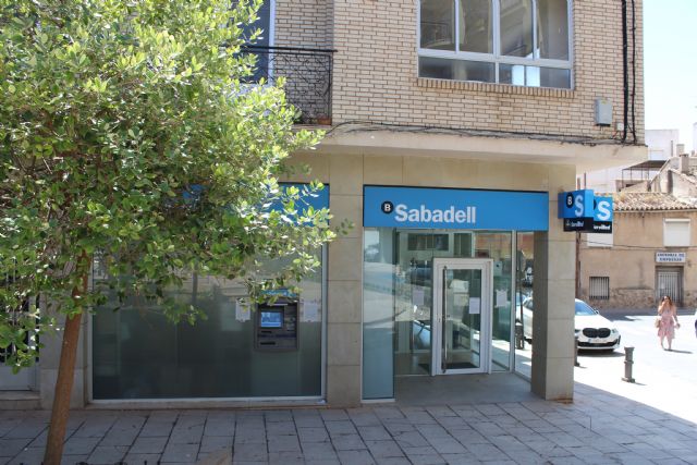 La alcaldesa transmite el malestar y quejas de vecinos lumbrerenses al Banco Sabadell tras la decisión de reducir el horario de atención al público en la oficina de Puerto Lumbreras - 4, Foto 4