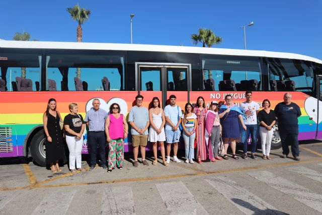 Bajo el lema ¡Déjanos ser libres! el Ayuntamiento muestra su repulsa a la LGTBIQ-fobia en el Día Internacional del Orgullo - 1, Foto 1