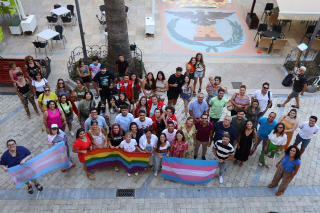 Bajo el lema ¡Déjanos ser libres! el Ayuntamiento muestra su repulsa a la LGTBIQ-fobia en el Día Internacional del Orgullo - 2, Foto 2